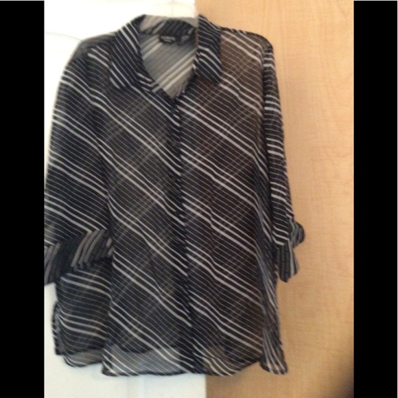 Black/White striped sheer top plus 18W/20W(2/$20) - Picture 1 of 7